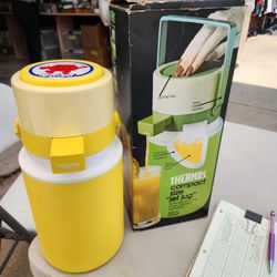 VINTAGE NEVER USED KOOLAID THERMOS IN ORIGINAL BO X