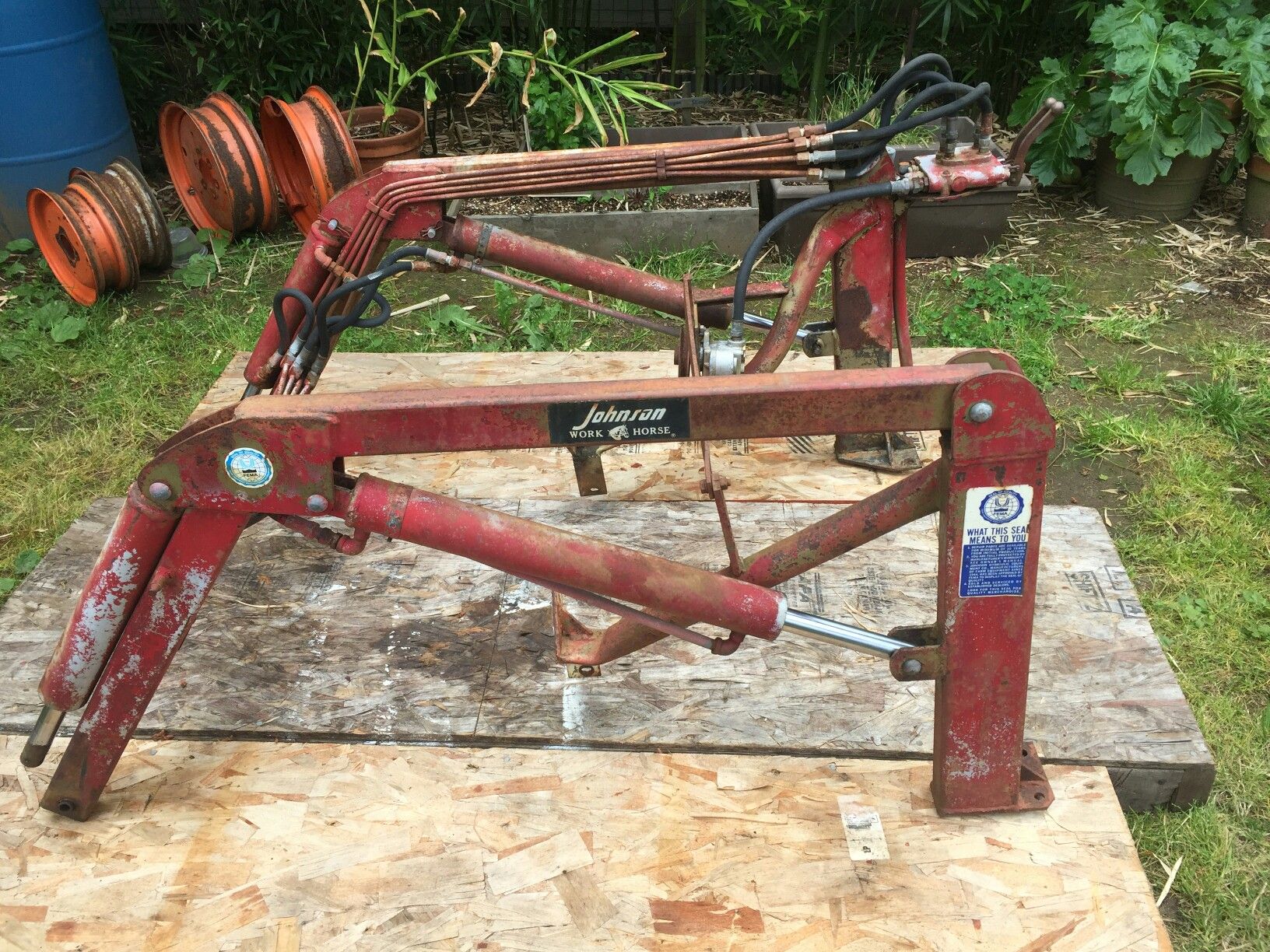 Johnson Workhorse Loader Model 14 for compact tractor (Bolens, Kubota, Kwik Way)