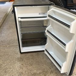Refrigerator For Drinks