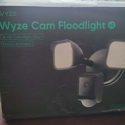 WYZE Wired Outdoor Wi-Fi Floodlight v2 Home Security Camera 2K Video BLACK