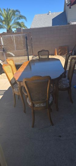 Dining Table with 6 Chairs/ comedor con 6 sillas