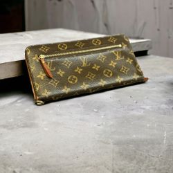 XL Monogram Louis Vuitton Insolite Wallet/Organizer