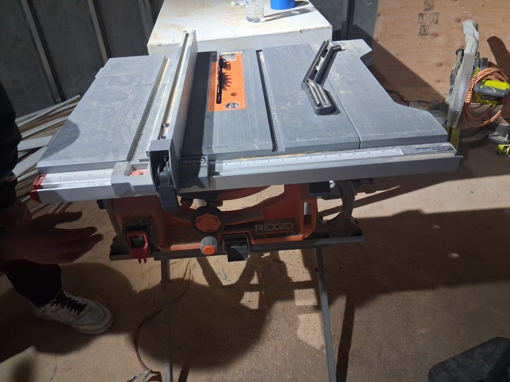RIDGID Table Saw W/ Stand