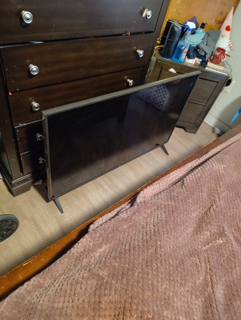 Lg Smart TV $200 Firm Price