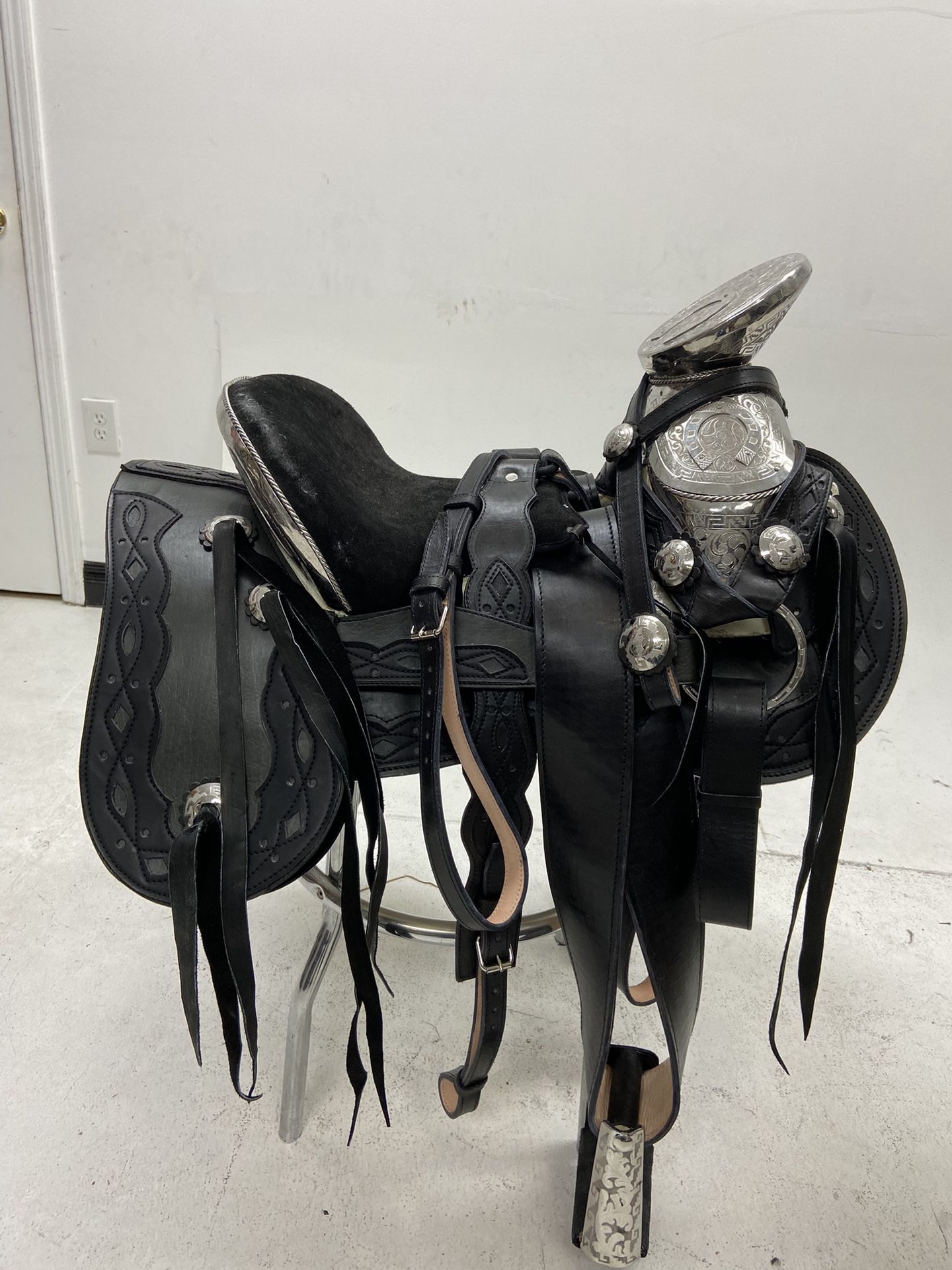 Nueva Montura Charra De Cuero Con Herrage Y Fuste Plateado
