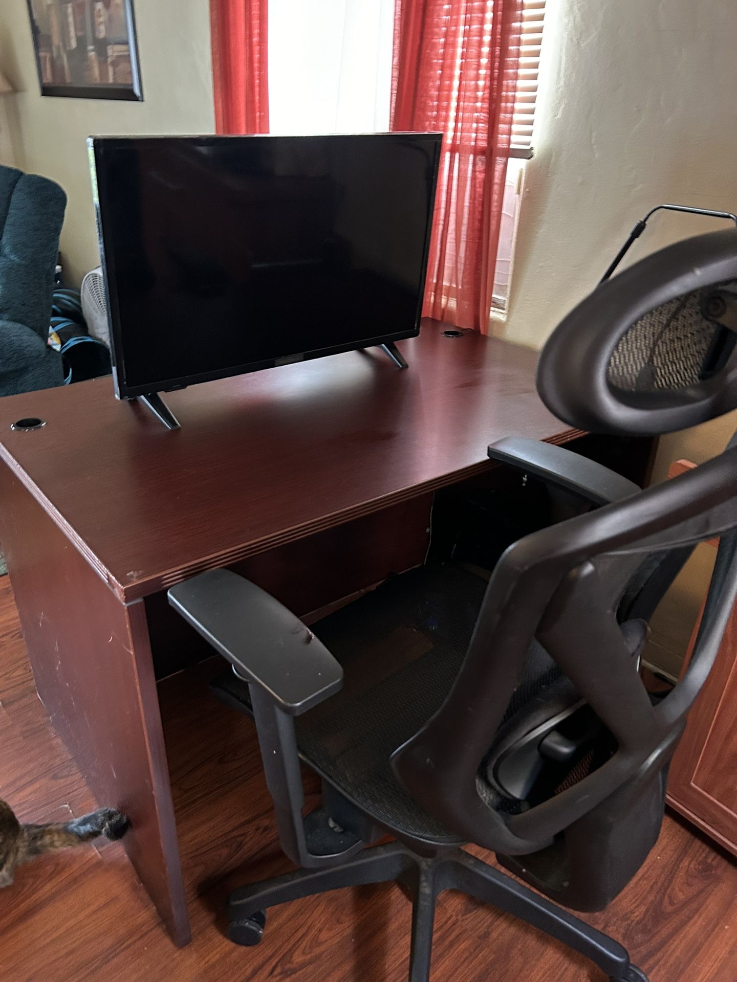 Desk And Chair 