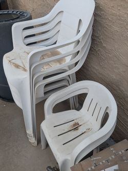 Set of 4 Adult 2 kids white plastic chairs