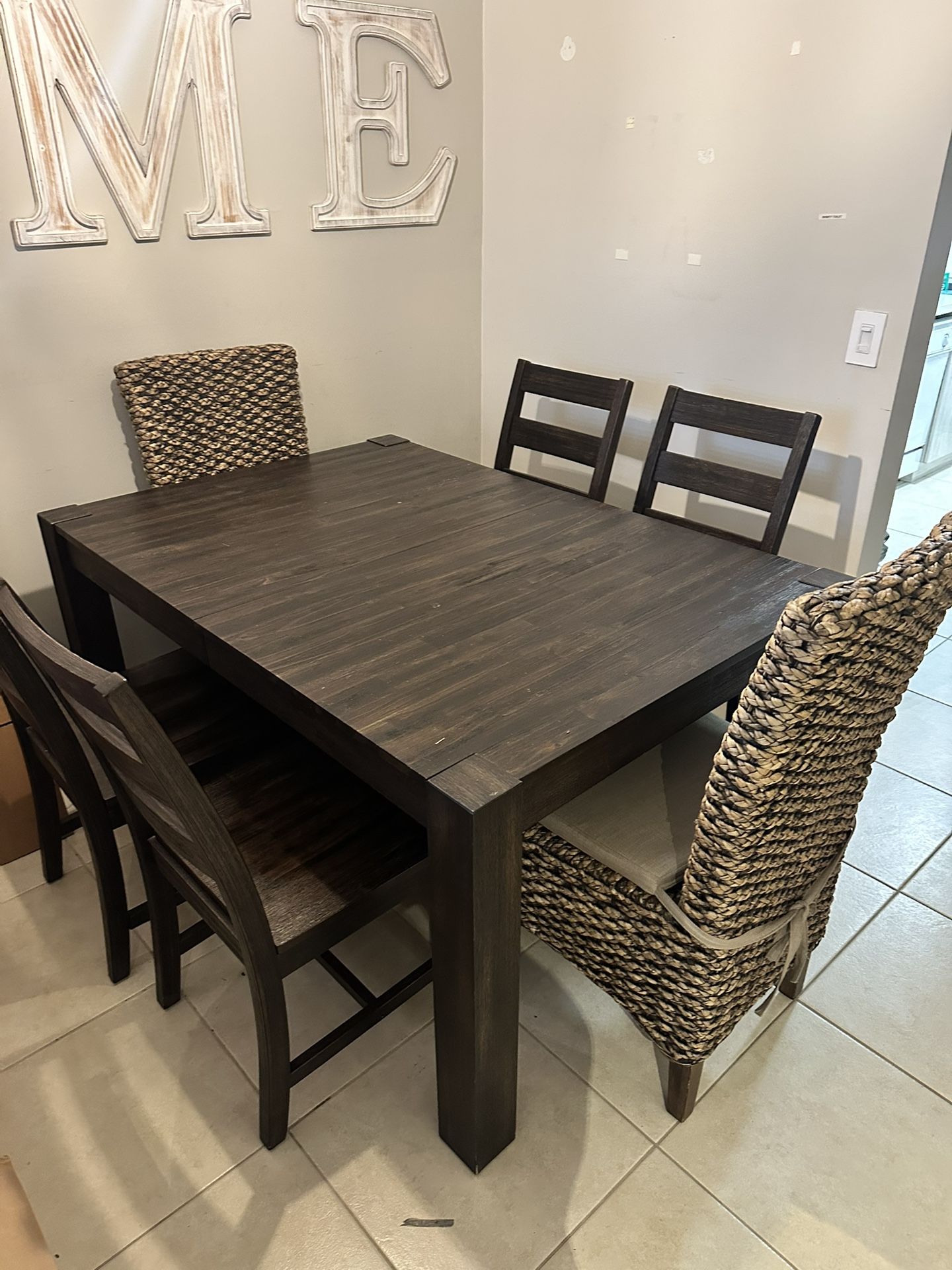 Extendable Dining Table Set