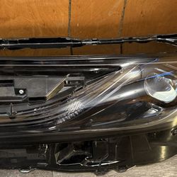 2025 Toyota Camry Left side headlight