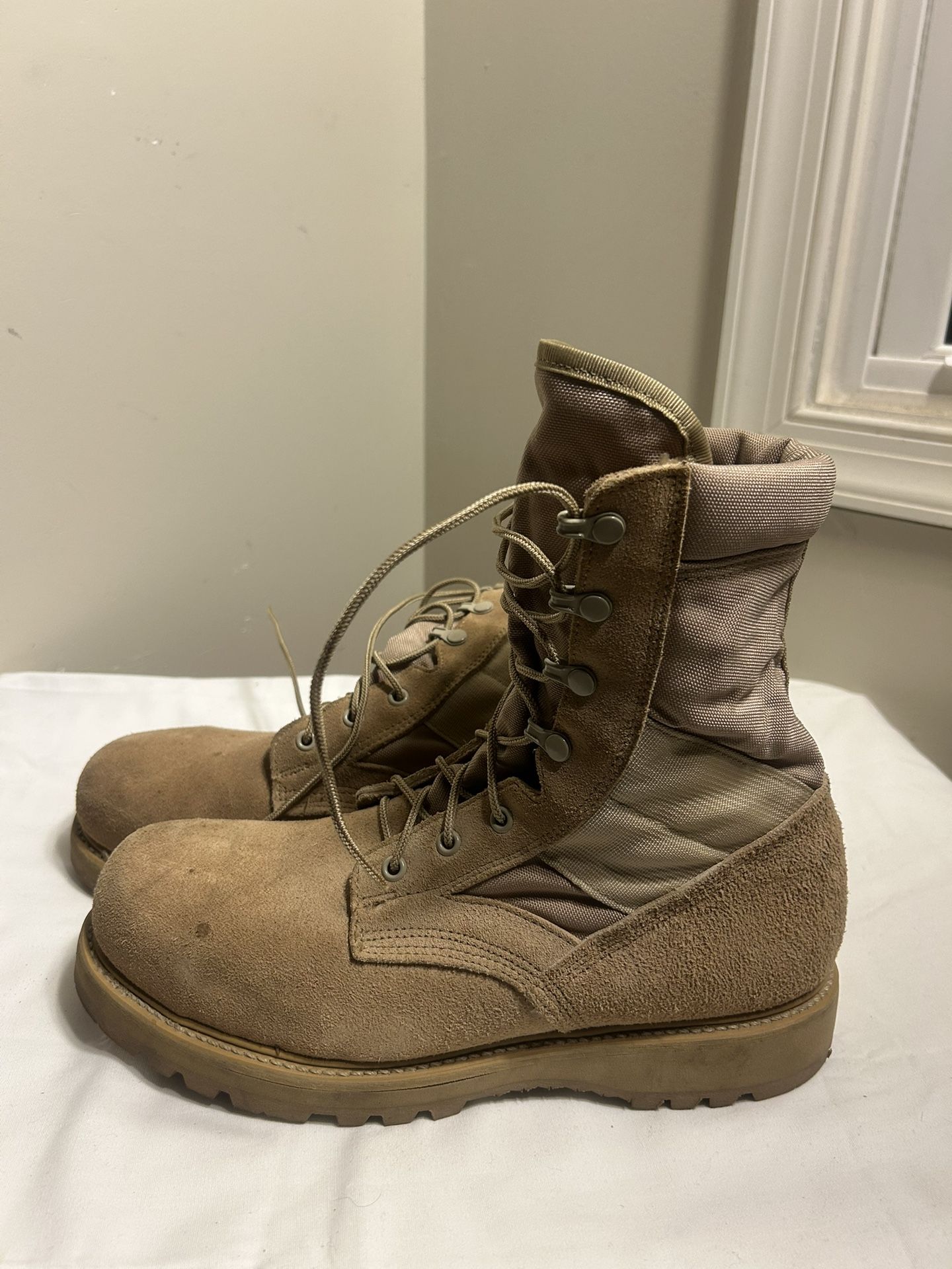 BELLEVILLE DST MEN'S ARMY HOT WEATHER COMBAT BOOTS VIBRAM DESERT TAN Size 11 W  Used In Good Condition 
