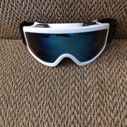 MOTORCYCLE GOGGLES.  BLUE LENS.  NEW.  PICKUP ONLY