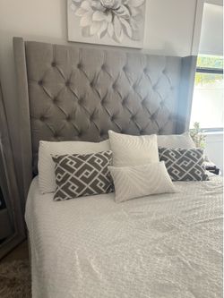 Queen tufted gray bed