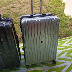 NICE LARGE PULL ALONG LUGGAGE 
