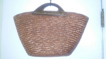 Wicker tote