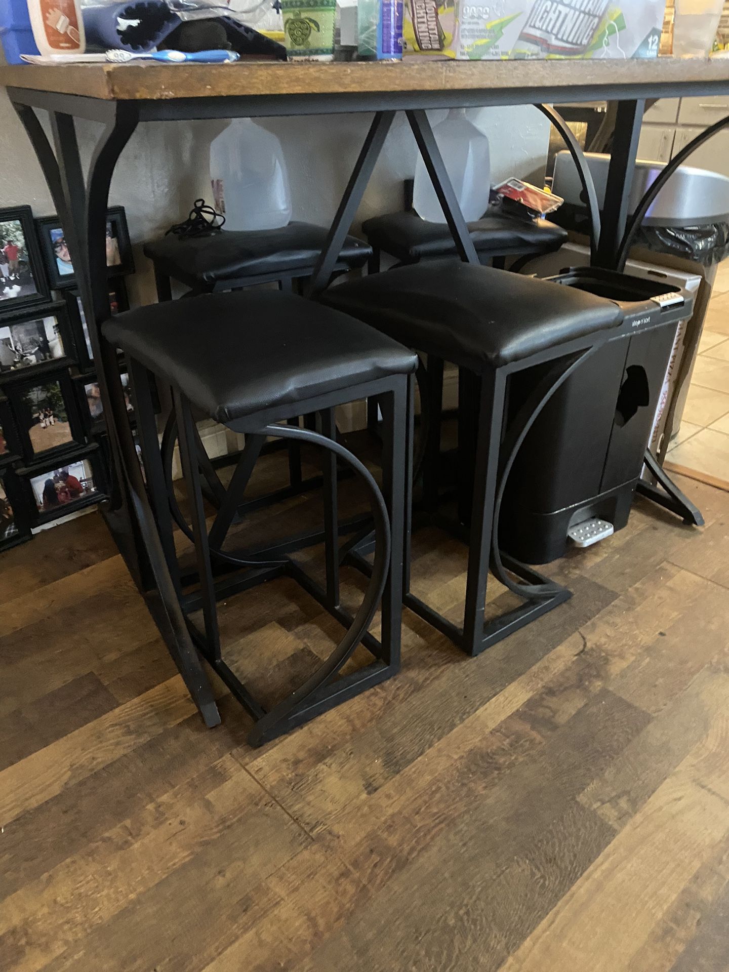 Table With 4 Stools