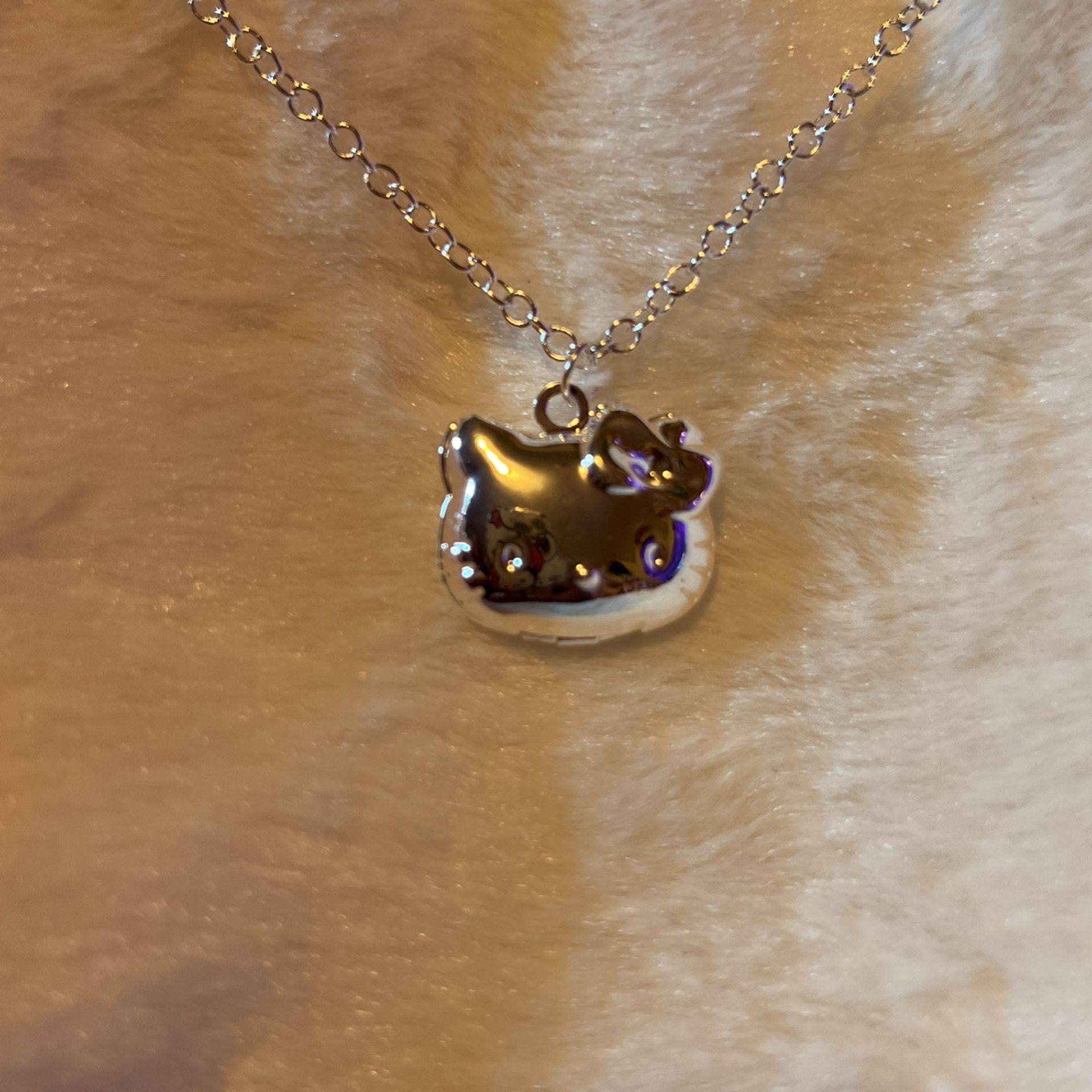 BNWT HELLO KITTY LOCKET