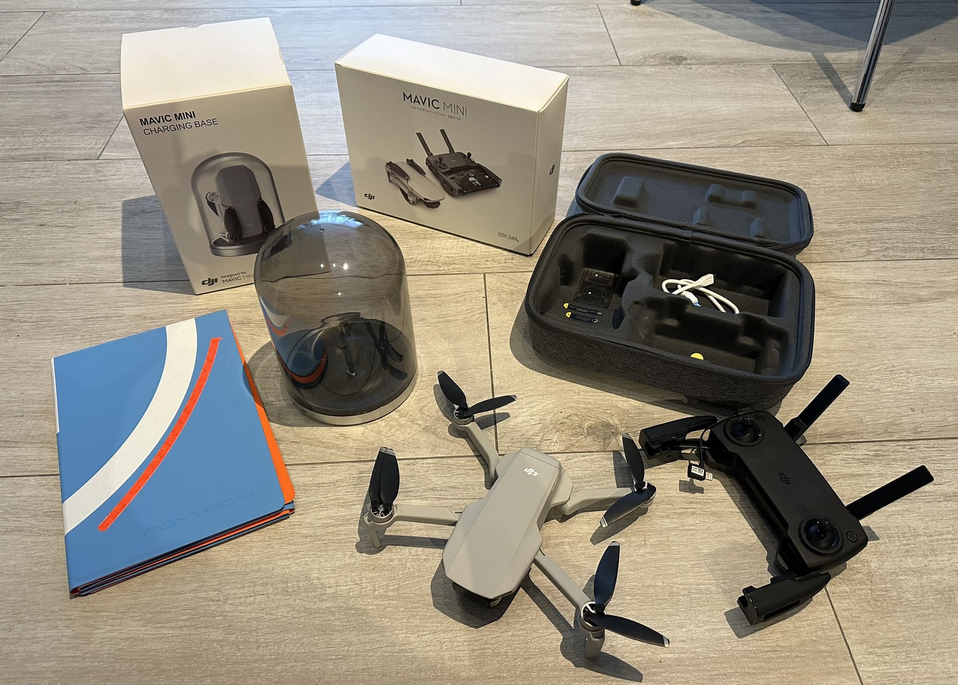 DJI Mavic Mini 1 + Display/Charging base + storage case + landing pad