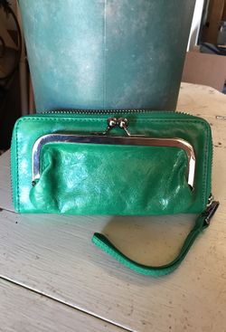 HOBO INTERNATIONAL GREEN ZIP AROUND WALLET WRISTLET