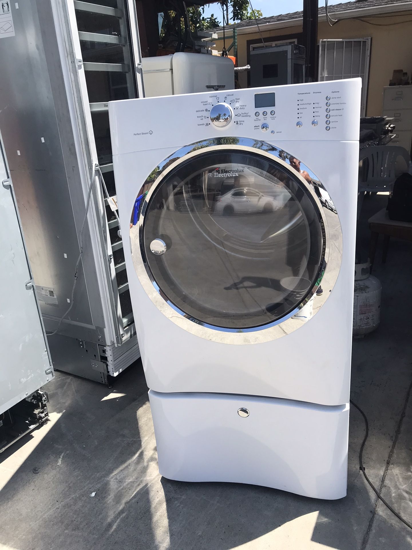 ELECTROLUX Dryer With Pedestal