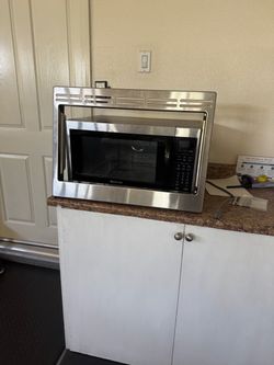 ALMOST BRAND NEW Jenn-Air Stainless Steel Microwave Oven