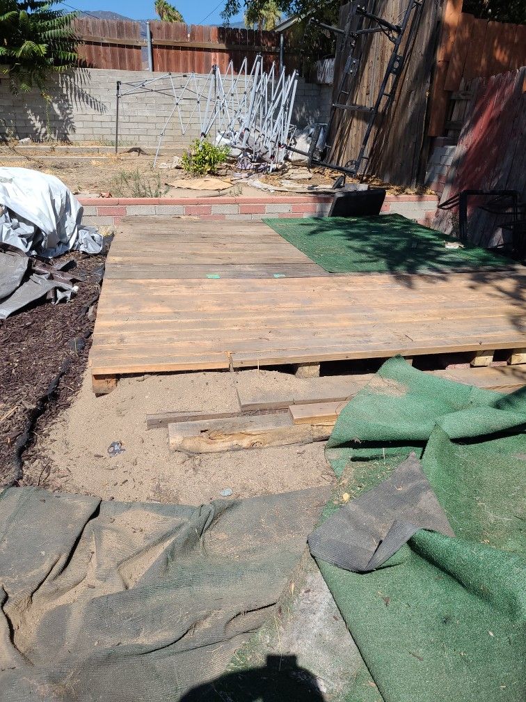 Free Deck/wood Pallets
