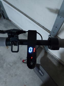Qlaway Electric Scooter with universal charger