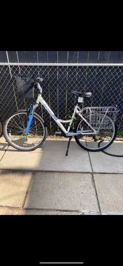Schwinn City Link hybrid commuter bike 3 baskets