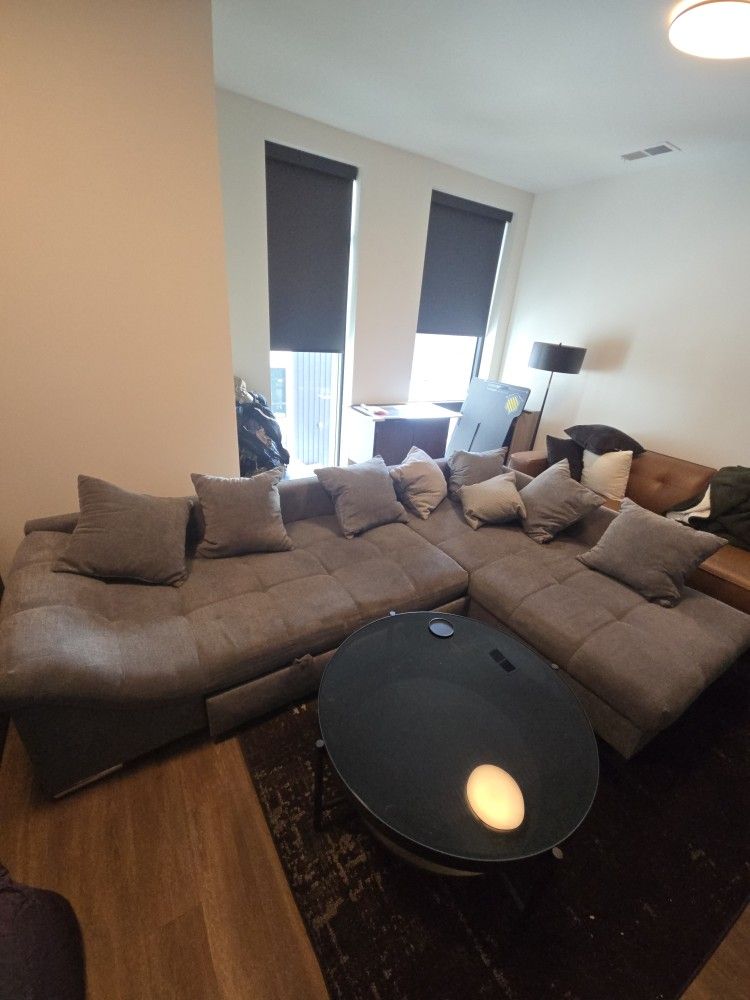 Very large European L shaped sectional with pull out