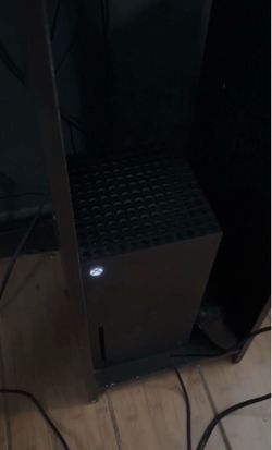 X Box Series X (2 controllers)