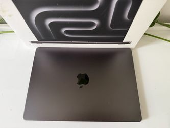 MacBook Pro 14” M3 Max • 36GB RAM • 2TB SSD