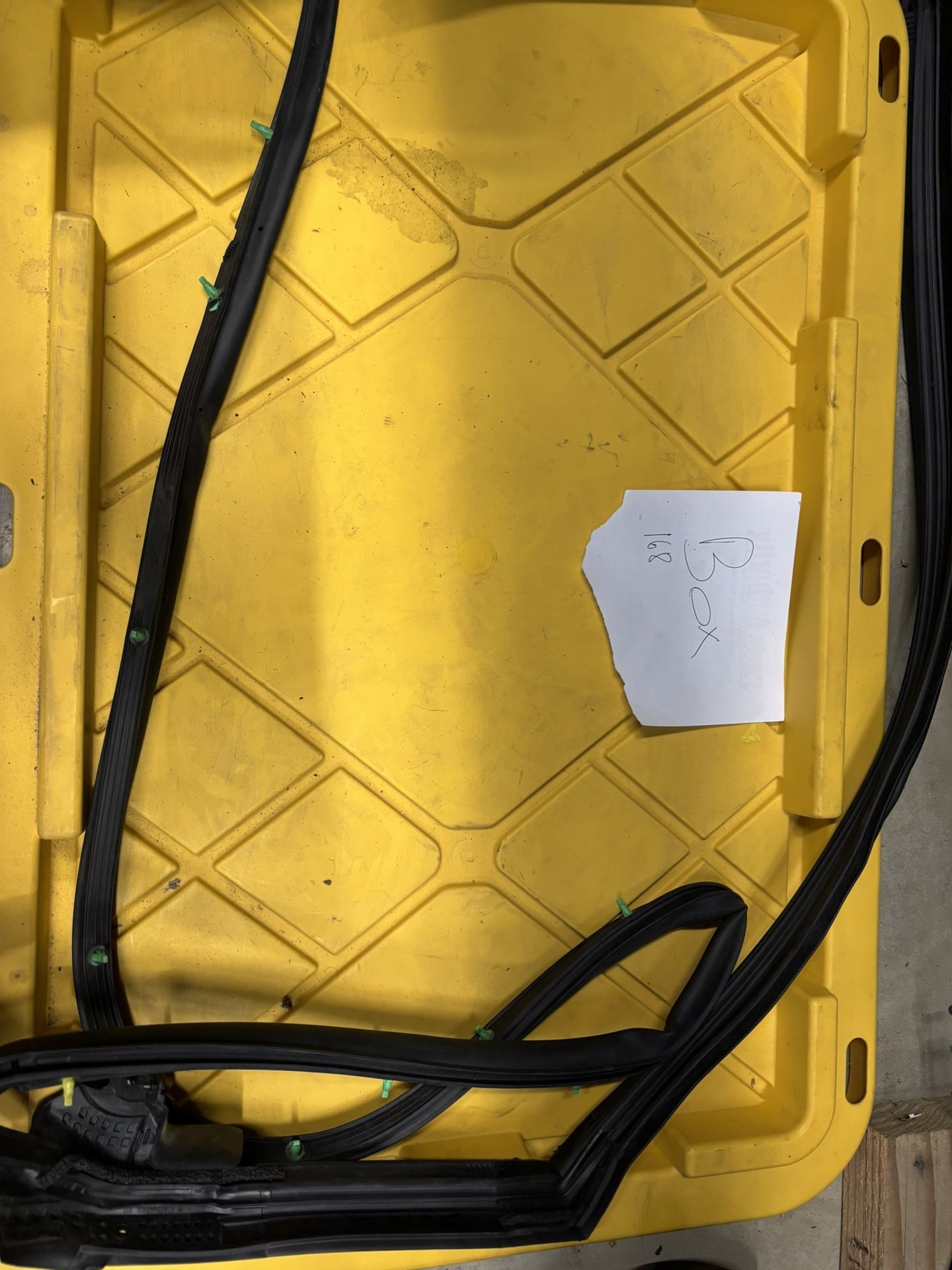 2018 Toyota Prius Left Rear Seal