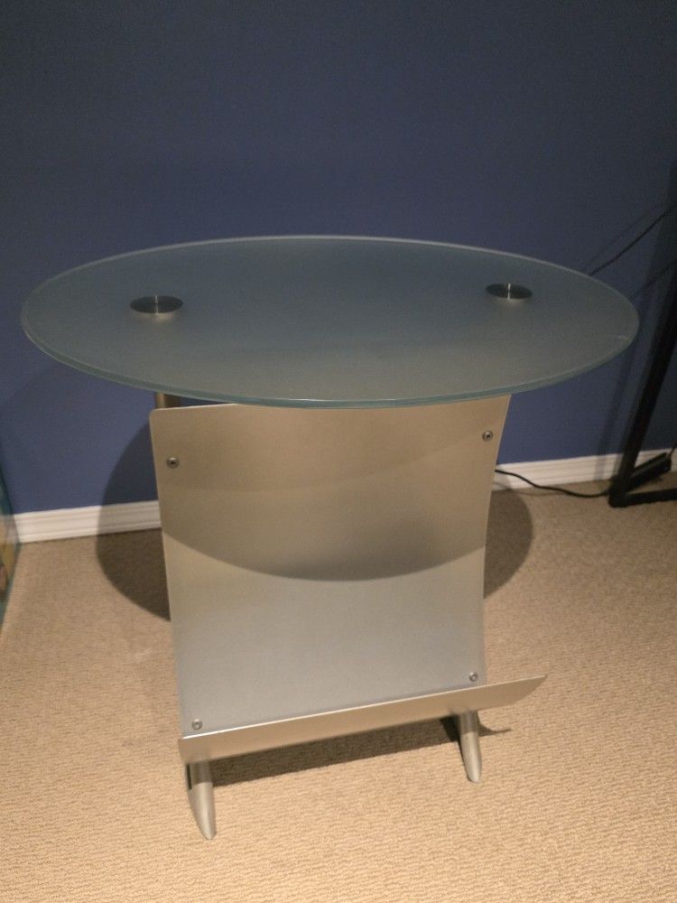 Side Table With Magazine Rack