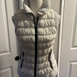 Calvin Klein Puffer Vest. Size Medium