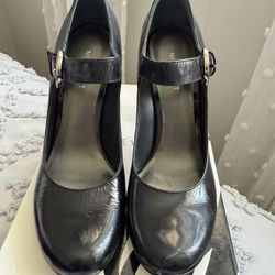 Nine West Black Patent Mary Jane Heels Size 7.5 M