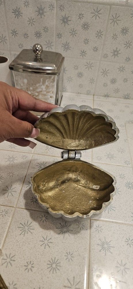 Decorative Metal Clam SHELL 🐚 
