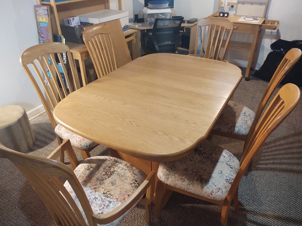 Solid Oak Dining Room Table 