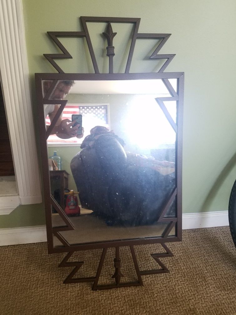 Unique mirror