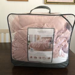 King Size Threshold Quality & Design Comforter Set 