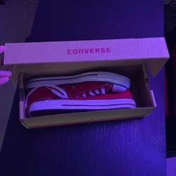 Converses / Chuck Taylors