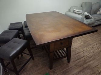 Wood dining table with 6 barstools