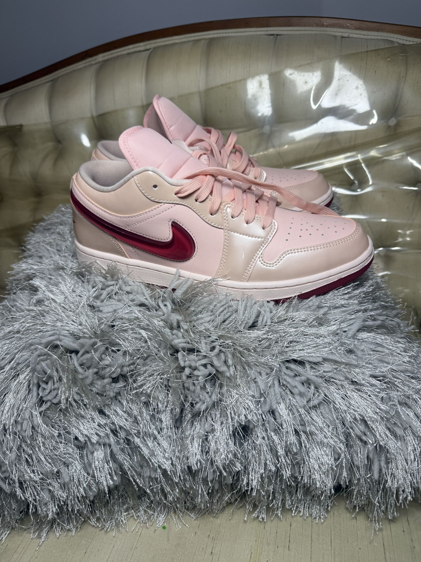 Air Jordan 1 Low SE 'Patent Valentine's Day' sneaker