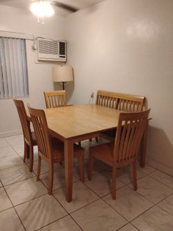 Light Oak Expandable Dining Set – Table, 4 Chairs & Bench