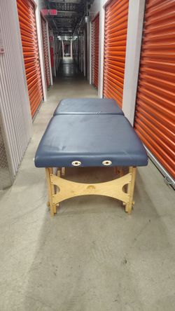 Oakworks Aurora massage table