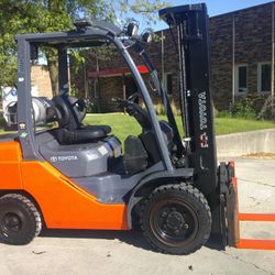 Toyota Pneumatic 6K LB. Capacity Forklift 