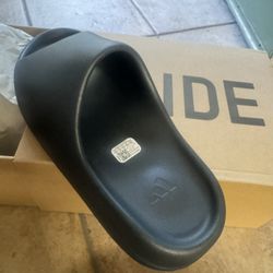 Yeezy Slide