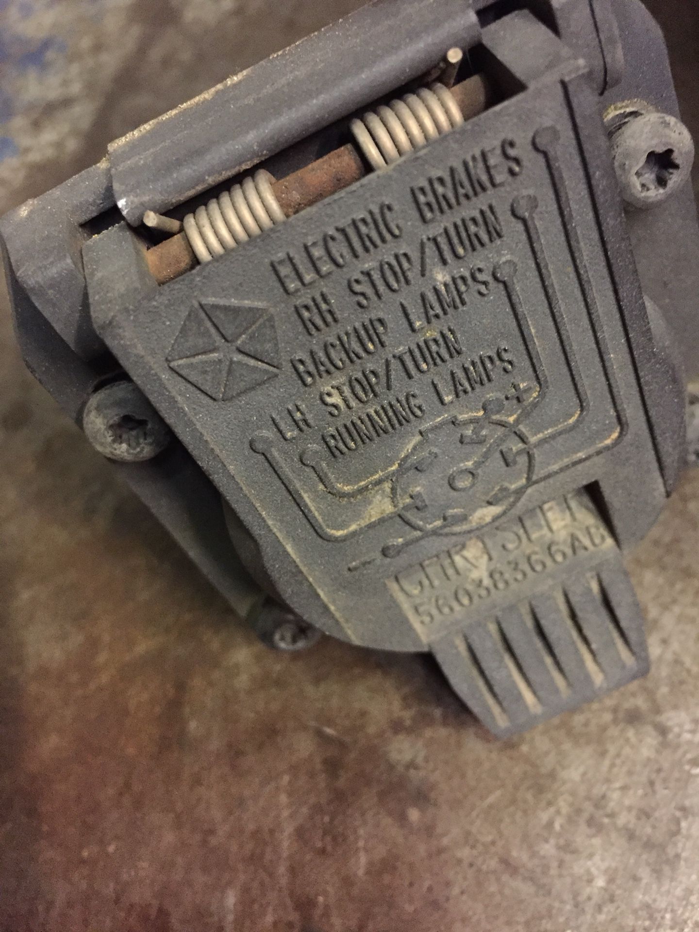Dodge trailer plug