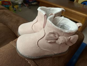 New Girls Pink boots size 4/5