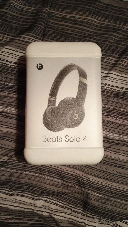 Beats Solo 4 Wireless All black Brand New