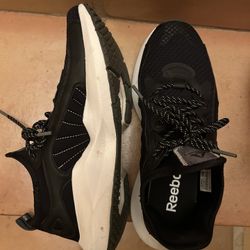 Woman’s Size 8 Reeboks 