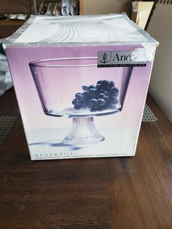 Pedestal trifle bowl